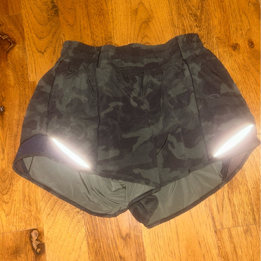 LULULEMON: Dark Green Camo Hotty Hot Shorts 4 inch